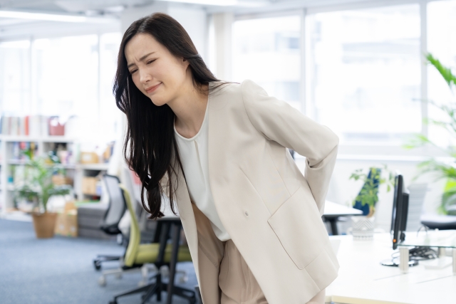 猫背がもたらす心理的影響とは?